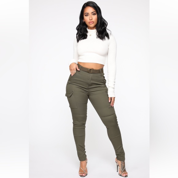 Cargo Skinny Jeans from Fashion Nova in a size Small (26-27 waist) - Picture 3 of 5